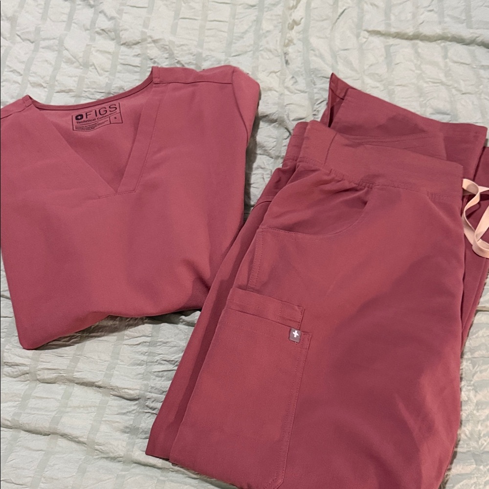 Figs mauve set